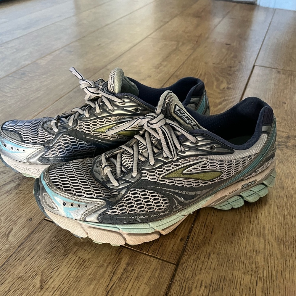 size 10 brooks shoes